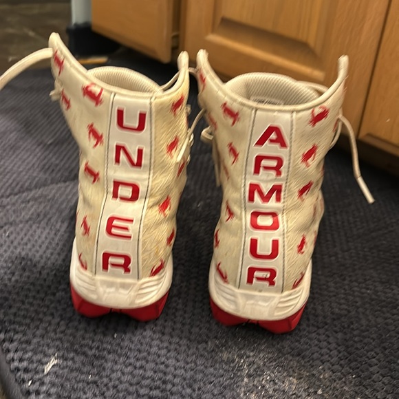 Under armor sport cleats with great grip ankle support - Picture 3 of 4